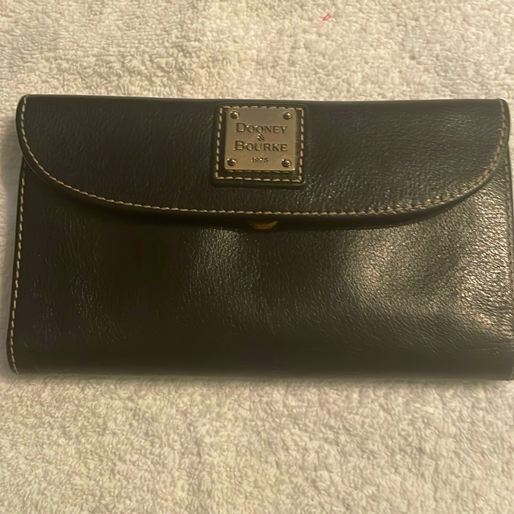 Dooney & Bourke Black Leather Wallet Red Lining, Vintage Zip Around